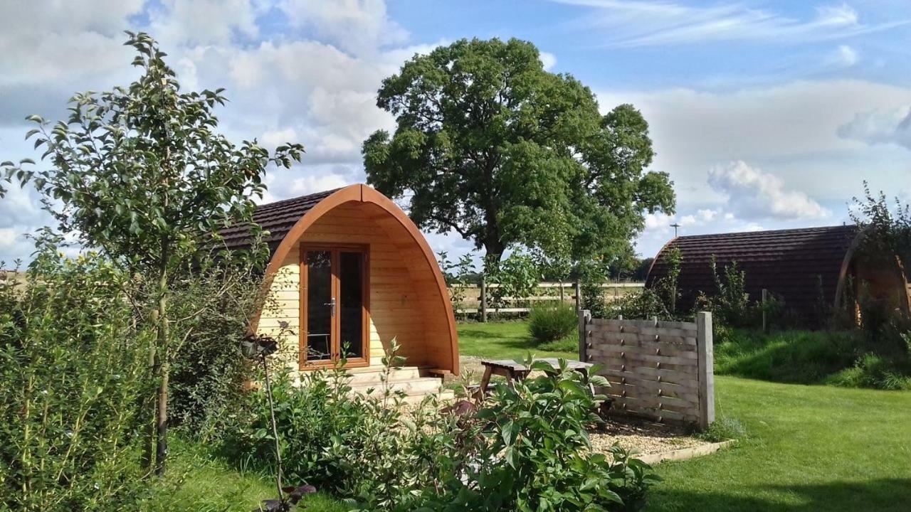 Campion Glamping Pod Hotel Cheltenham Exterior foto