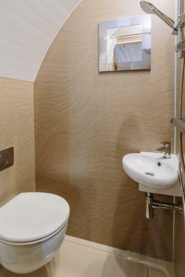 Campion Glamping Pod Hotel Cheltenham Exterior foto